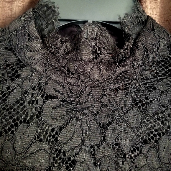 Prosecco Floral Lace Overlay Dress - Picture 2 of 9